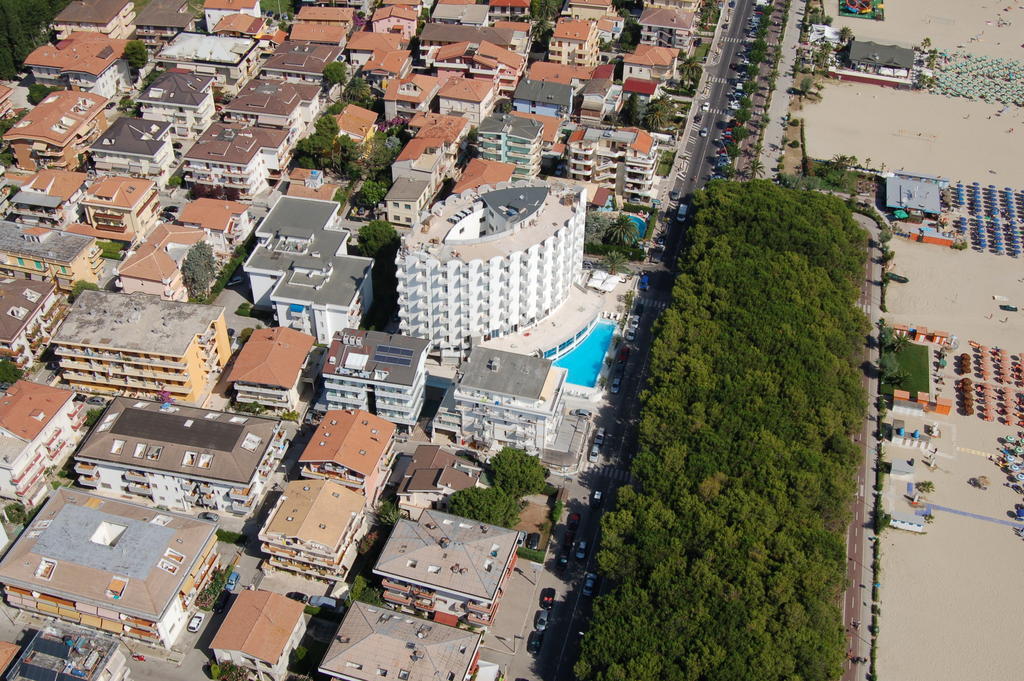 Hotel Lido อัลบา อาดริอาติกา ภายนอก รูปภาพ
