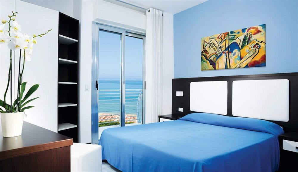Hotel Lido อัลบา อาดริอาติกา ภายนอก รูปภาพ