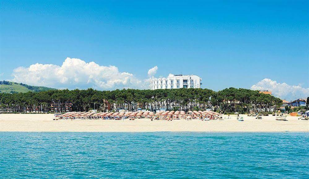 Hotel Lido อัลบา อาดริอาติกา ภายนอก รูปภาพ