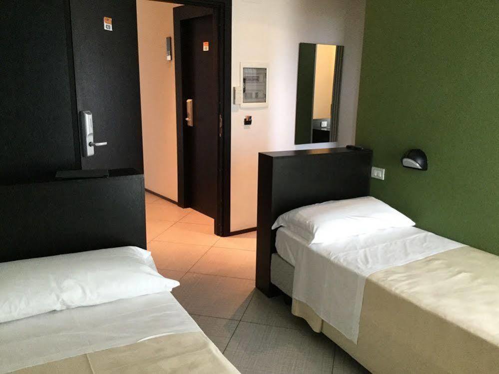 Hotel Lido อัลบา อาดริอาติกา ภายนอก รูปภาพ